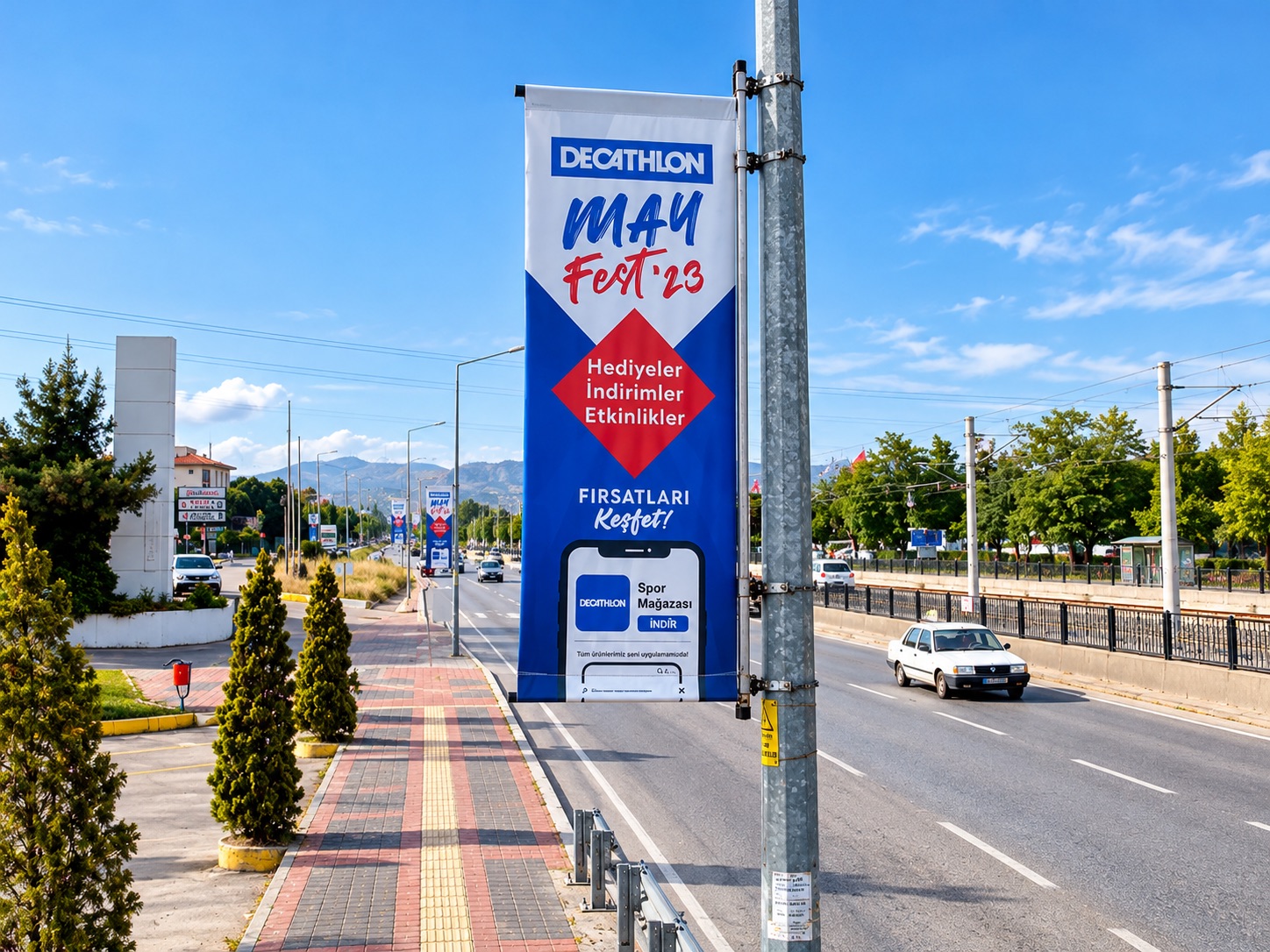 Balıkesir’de Decathlon reklamını gösteren direk reklam uygulaması