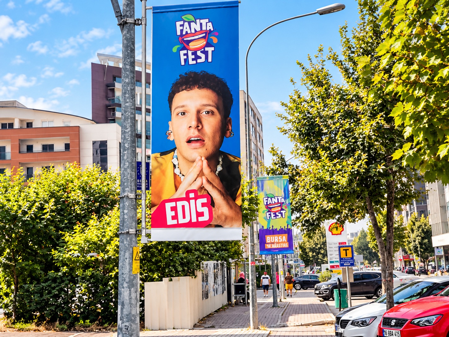 Balıkesir’de Fanta Fest ve Edis reklamını gösteren direk reklam uygulaması