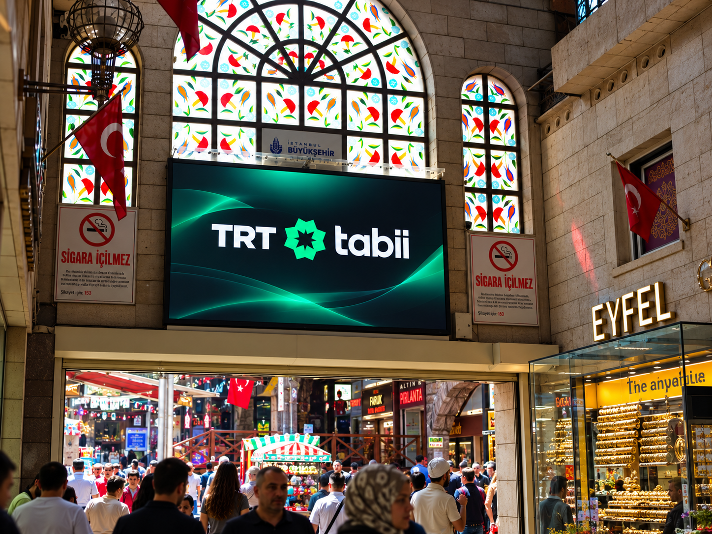 Bursa Kapalı Çarşı’da TRT Tabii reklam içeriği gösteren dijital LED ekran